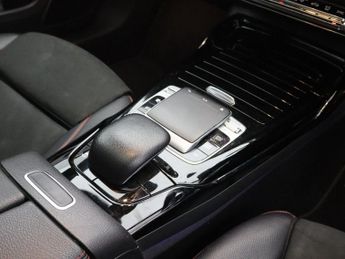 MERCEDES-BENZ A-CLASS 2.0 A35 AMG (Premium Plus) Hatchback 5dr Petrol SpdS DCT 4MATIC 