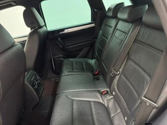 VOLKSWAGEN TOUAREG 3.0 TDI V6 BlueMotion Tech R-Line SUV 5dr Diesel Tiptronic 4WD E