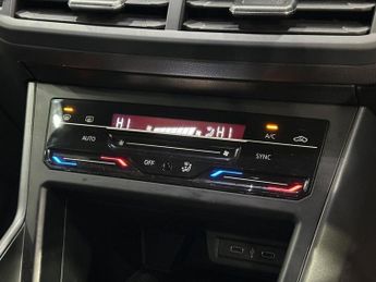 VOLKSWAGEN POLO 1.0 TSI R-Line Hatchback 5dr Petrol DSG Euro 6 (s/s) (95 ps)