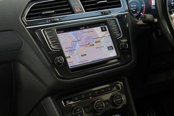 VOLKSWAGEN TIGUAN 2.0 TDI BlueMotion Tech R-Line SUV 5dr Diesel DSG 4Motion Euro 6