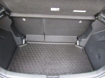 TOYOTA YARIS 1.5 VVT-h Design Hatchback 5dr Petrol Hybrid E-CVT Euro 6 (s/s) 