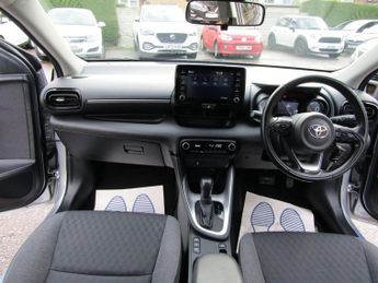 TOYOTA YARIS 1.5 VVT-h Design Hatchback 5dr Petrol Hybrid E-CVT Euro 6 (s/s) 