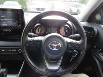 TOYOTA YARIS 1.5 VVT-h Design Hatchback 5dr Petrol Hybrid E-CVT Euro 6 (s/s) 