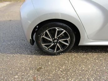TOYOTA YARIS 1.5 VVT-h Design Hatchback 5dr Petrol Hybrid E-CVT Euro 6 (s/s) 