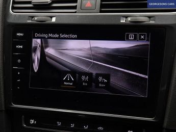 VOLKSWAGEN E-GOLF 35.8kWh e-Golf Hatchback 5dr Electric Auto (136 ps)