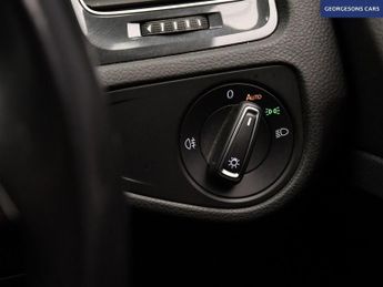 VOLKSWAGEN E-GOLF 35.8kWh e-Golf Hatchback 5dr Electric Auto (136 ps)