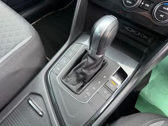 VOLKSWAGEN TIGUAN 2.0 TDI SE Navigation SUV 5dr Diesel DSG Euro 6-BLUETOOTH-ADAPTI