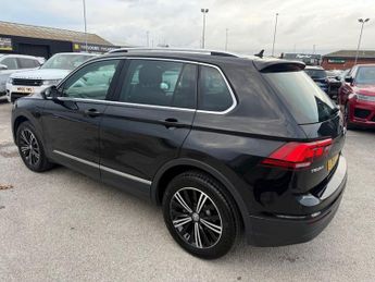 VOLKSWAGEN TIGUAN 2.0 TDI SE Navigation SUV 5dr Diesel DSG Euro 6-BLUETOOTH-ADAPTI