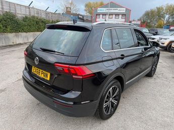 VOLKSWAGEN TIGUAN 2.0 TDI SE Navigation SUV 5dr Diesel DSG Euro 6-BLUETOOTH-ADAPTI