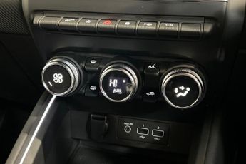 RENAULT CLIO 1.3 TCe RS Line Hatchback 5dr Petrol EDC Euro 6 (s/s) (130 ps) 3