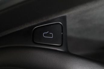 TESLA Model 3 (Dual Motor) Long Range Auto 4WDE 4dr