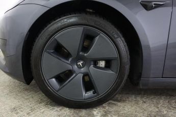 TESLA Model 3 Standard Range Plus Auto RWD 4dr