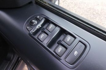 LAND ROVER FREELANDER 2 2.2 SD4 SE Tech SUV 5dr Diesel CommandShift 4WD Euro 5 (190 ps)