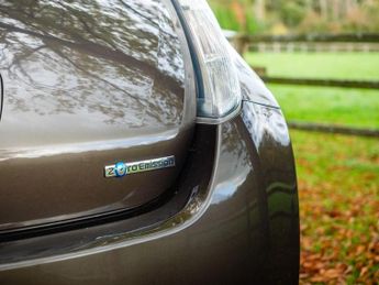 NISSAN LEAF 30kWh Tekna Hatchback 5dr Electric Auto (109 bhp)