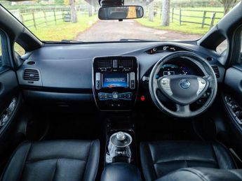 NISSAN LEAF 30kWh Tekna Hatchback 5dr Electric Auto (109 bhp)