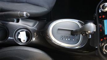 NISSAN JUKE 1.6 N-Connecta SUV 5dr Petrol XTRON Euro 6 (117 ps)