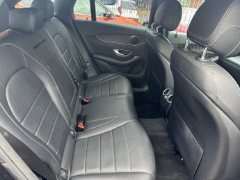 MERCEDES-BENZ GLC 2.1 GLC250d AMG Line SUV 5dr Diesel G-Tronic 4MATIC Euro 6 (s/s)