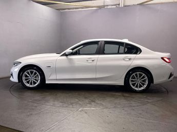 BMW 3 SERIES 2.0 330e 12kWh SE Pro Saloon 4dr Petrol Plug-in Hybrid Auto Euro