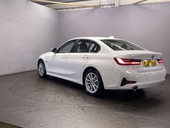 BMW 3 SERIES 2.0 330e 12kWh SE Pro Saloon 4dr Petrol Plug-in Hybrid Auto Euro