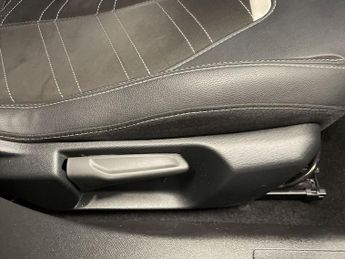 VAUXHALL MOKKA ELECTRIC 50kWh Ultimate SUV 5dr Electric Auto (136 ps)