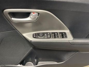KIA NIRO 64kWh 2 SUV 5dr Electric Auto (201 bhp)