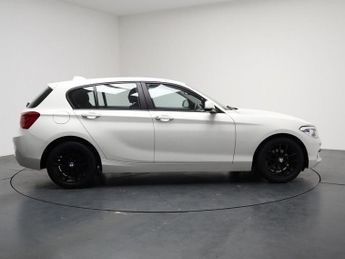 BMW 1 SERIES 1.5 118i SE Business Hatchback 5dr Petrol Auto Euro 6 (s/s) (136