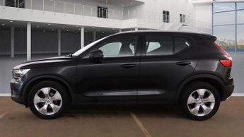 VOLVO XC40 1.5 T3 Momentum SUV 5dr Petrol Auto Euro 6 (s/s) (163 ps)