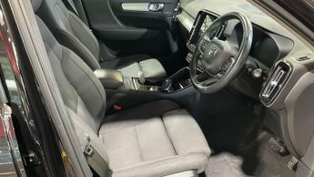 VOLVO XC40 1.5 T3 Momentum SUV 5dr Petrol Auto Euro 6 (s/s) (163 ps)