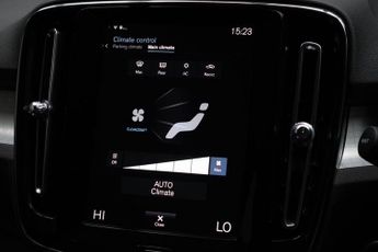 VOLVO XC40 1.5 T3 Momentum SUV 5dr Petrol Auto Euro 6 (s/s) (163 ps)