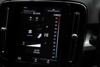 VOLVO XC40 1.5 T3 Momentum SUV 5dr Petrol Auto Euro 6 (s/s) (163 ps)