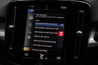 VOLVO XC40 1.5 T3 Momentum SUV 5dr Petrol Auto Euro 6 (s/s) (163 ps)