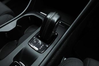 VOLVO XC40 1.5 T3 Momentum SUV 5dr Petrol Auto Euro 6 (s/s) (163 ps)