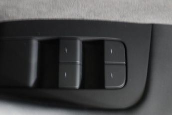 TESLA Model 3 Standard Range Plus Auto RWD 4dr