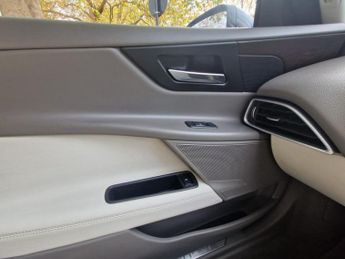 JAGUAR XE 2.0d Prestige Saloon 4dr Diesel Auto Euro 6 (s/s) (180 ps)