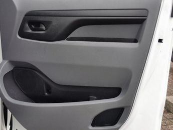 VAUXHALL VIVARO 1.5 Turbo D 2900 Dynamic Panel Van 6dr Diesel Manual L2 H1 Euro 