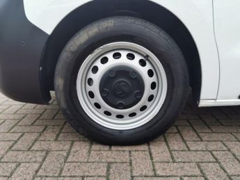 VAUXHALL VIVARO 1.5 Turbo D 2900 Dynamic Panel Van 6dr Diesel Manual L2 H1 Euro 