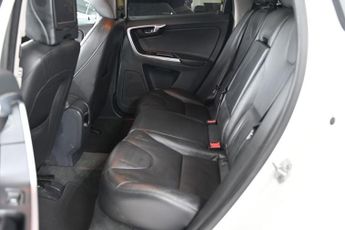 VOLVO XC60 2.4 D5 SE Lux Nav SUV 5dr Diesel Geartronic AWD Euro 5 (215 ps)