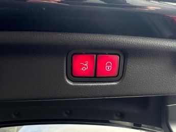 MERCEDES-BENZ C-CLASS 2.0 C220dh MHEV AMG Line (Premium) Saloon 4dr Diesel Hybrid G-Tr