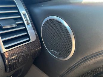 LAND ROVER RANGE ROVER 4.4 SD V8 Autobiography SUV 5dr Diesel Auto 4WD Euro 6 (s/s) (33