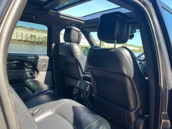 LAND ROVER RANGE ROVER 4.4 SD V8 Autobiography SUV 5dr Diesel Auto 4WD Euro 6 (s/s) (33