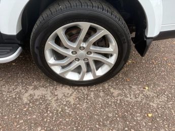 LAND ROVER DISCOVERY 4 3.0 SD V6 Landmark SUV 5dr Diesel Auto 4WD Euro 6 (s/s) (256 bhp