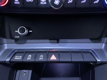 AUDI Q3 2.0 TDI 40 S line SUV 5dr Diesel S Tronic quattro Euro 6 (s/s) (