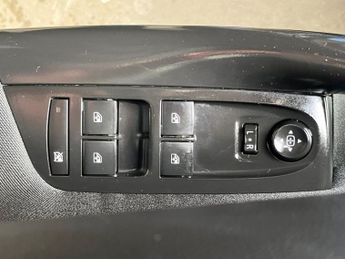 VAUXHALL ASTRA 1.4i Turbo SRi Nav Hatchback 5dr Petrol Auto Euro 6 (s/s) (150 p