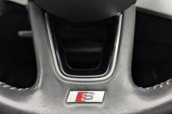 AUDI A4 AVANT 2.0 TDI 35 S line Estate 5dr Diesel S Tronic Euro 6 (s/s) (163 p