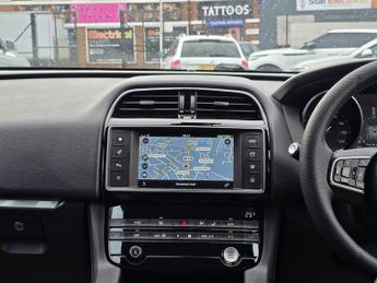 JAGUAR F-PACE 2.0 D180 Prestige SUV 5dr Diesel Auto AWD Euro 6 (s/s) (180 ps)