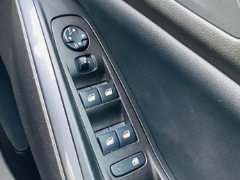 VAUXHALL GRANDLAND X 1.6 13.2kWh Ultimate Nav SUV 5dr Petrol Plug-in Hybrid Auto 4WD 