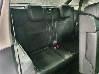 VOLKSWAGEN TIGUAN ALLSPACE 2.0 TDI SEL SUV 5dr Diesel DSG 4Motion Euro 6 (s/s) (190 ps)