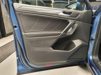 VOLKSWAGEN TIGUAN ALLSPACE 2.0 TDI SEL SUV 5dr Diesel DSG 4Motion Euro 6 (s/s) (190 ps)