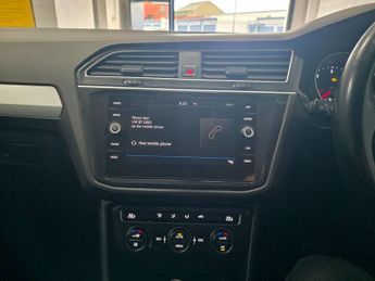 VOLKSWAGEN TIGUAN 2.0 TDI SE SUV 5dr Diesel DSG Euro 6 (s/s) (150 ps)