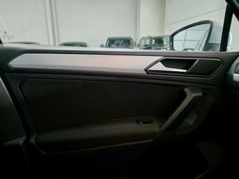 VOLKSWAGEN TIGUAN 2.0 TDI SE SUV 5dr Diesel DSG Euro 6 (s/s) (150 ps)